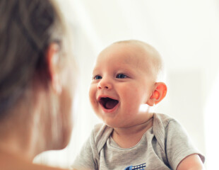 الكلمات الأولى للطفل